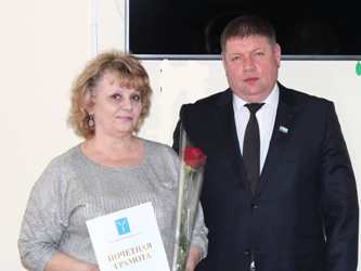 Сергей Агапов поздравил представительниц трудовых коллективов предприятий Заводского района